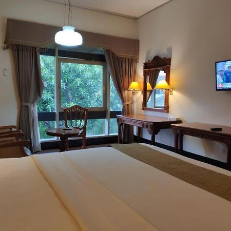New Grand Park Hotel Surabaja Zewnętrze zdjęcie